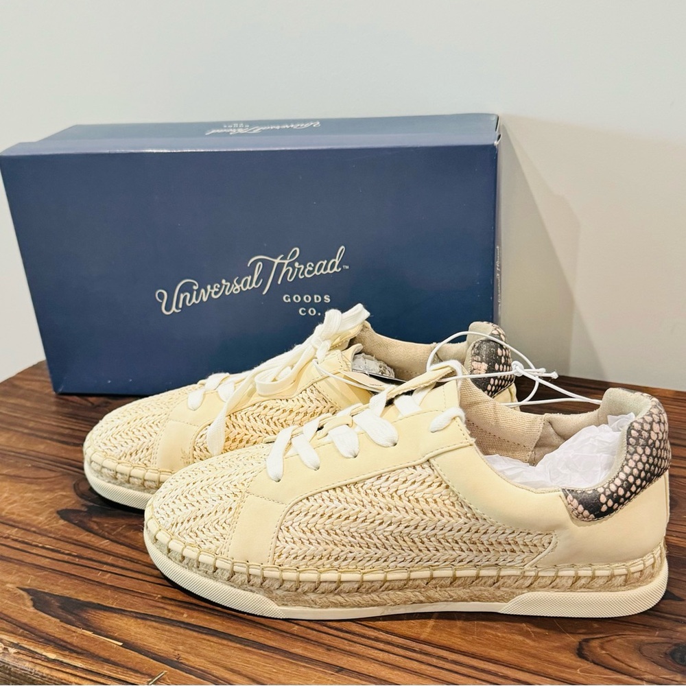 Universal Thread fashion sneakers; size 9; Brand new! Tan/white